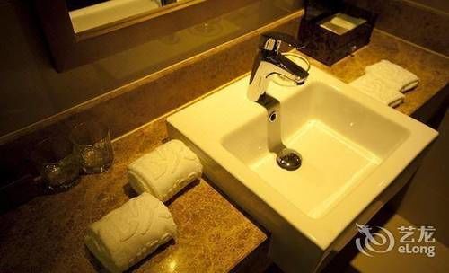 Heyi Hotel Hefei Changjiang Middle Road Exterior foto